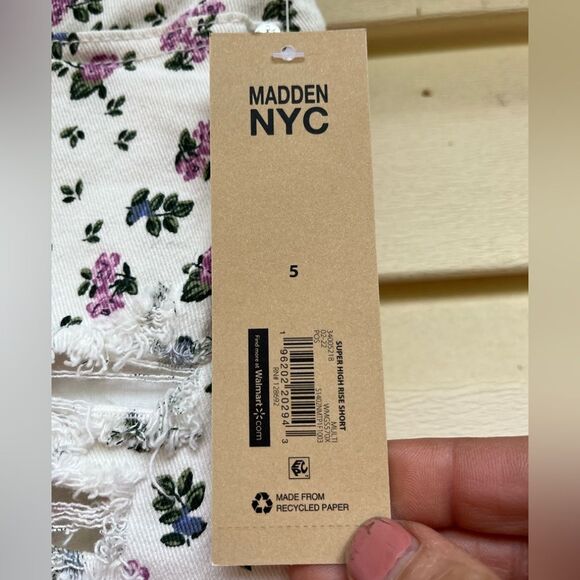 Madden NYC white floral print brand new denim distressed shorts, size 5 - Picture 9 of 12